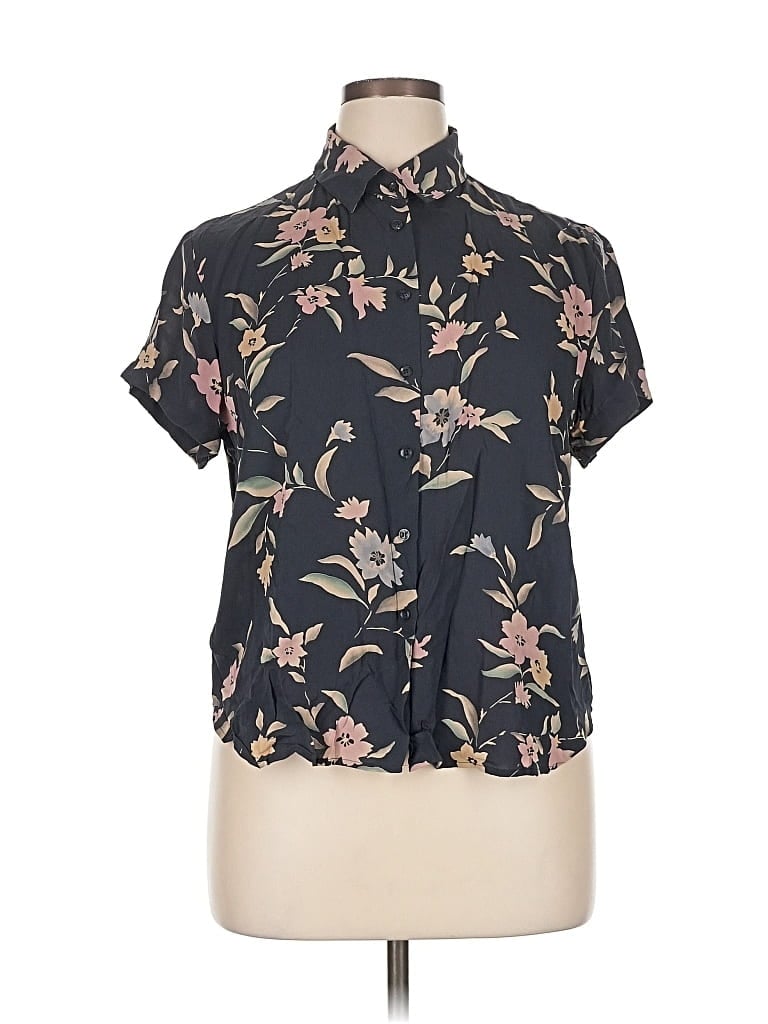 Click to view more detailed imagery on our partner's website Pre-owned Jones New York Short Sleeve Blouse In Black