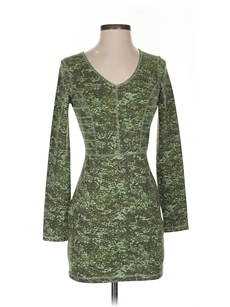 Click to view more detailed imagery on our partner's website Pre-owned Rvca Casual Dress In Green