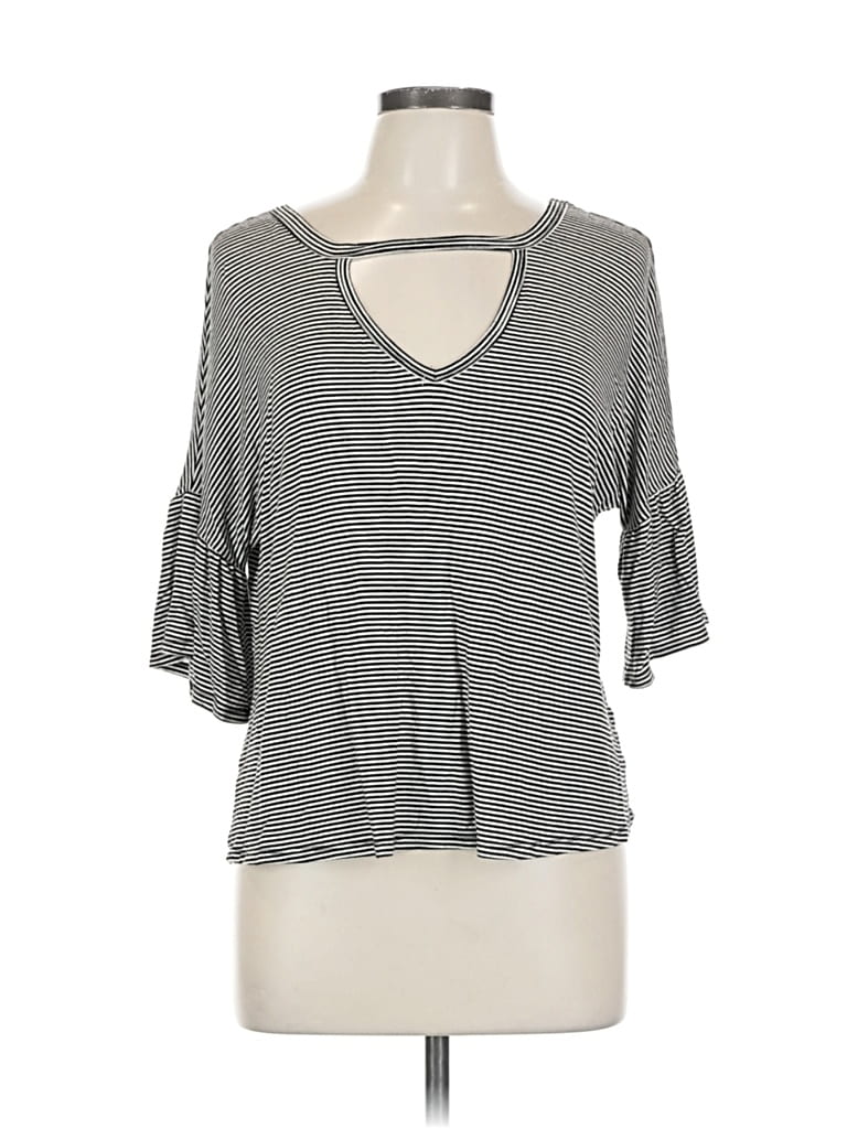 EYESHADOW Pre-owned 3/4 Sleeve Top Gray Keyhole Neckline Tops