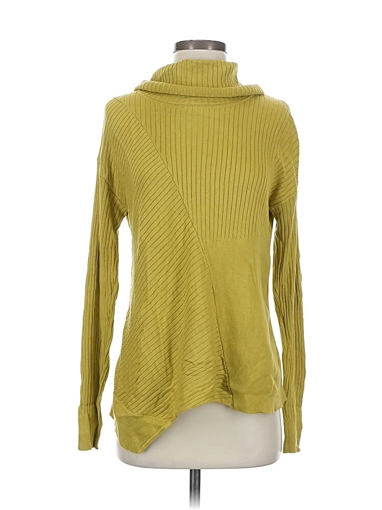 Click to view more detailed imagery on our partner's website Pre-owned Cabi Long Sleeve Turtleneck In Green