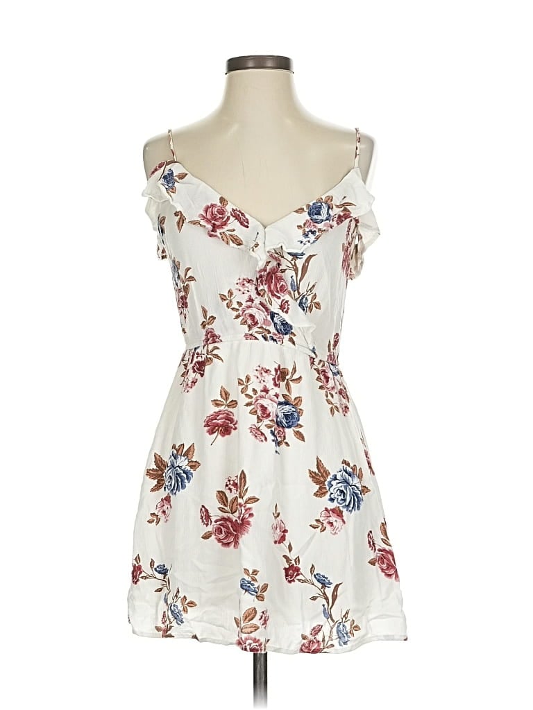 Click to view more detailed imagery on our partner's website Pre-owned Blu Pepper Casual Dress In White