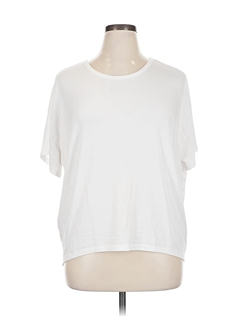 Click to view more detailed imagery on our partner's website Pre-owned Athleta Short Sleeve T-shirt In White