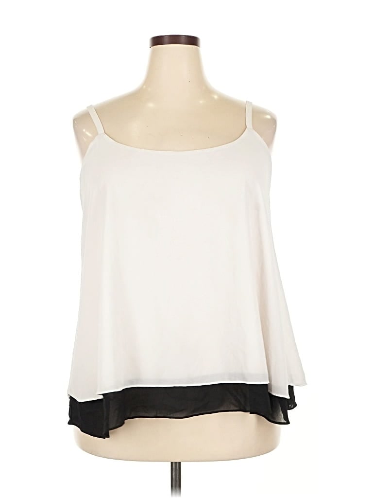 Pre-owned Torrid Sleeveless Blouse In White