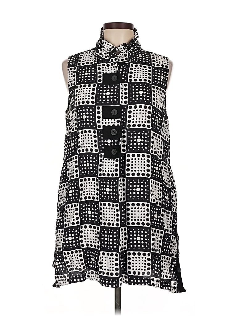 Click to view more detailed imagery on our partner's website Pre-owned Carre Noir Sleeveless Button Down Shirt In Black
