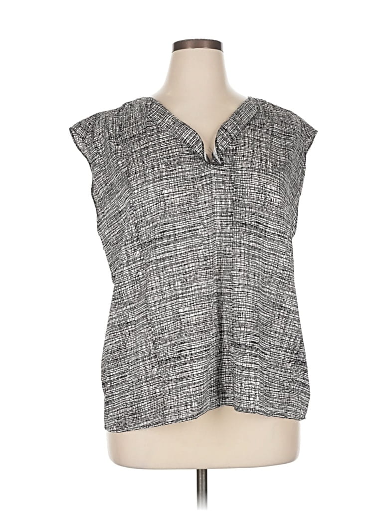 Click to view more detailed imagery on our partner's website Pre-owned Banana Republic Factory Store Sleeveless Blouse In Gray