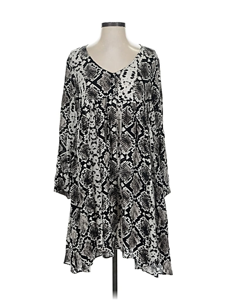 Click to view more detailed imagery on our partner's website Pre-owned Trafaluc By Zara Casual Dress In Black