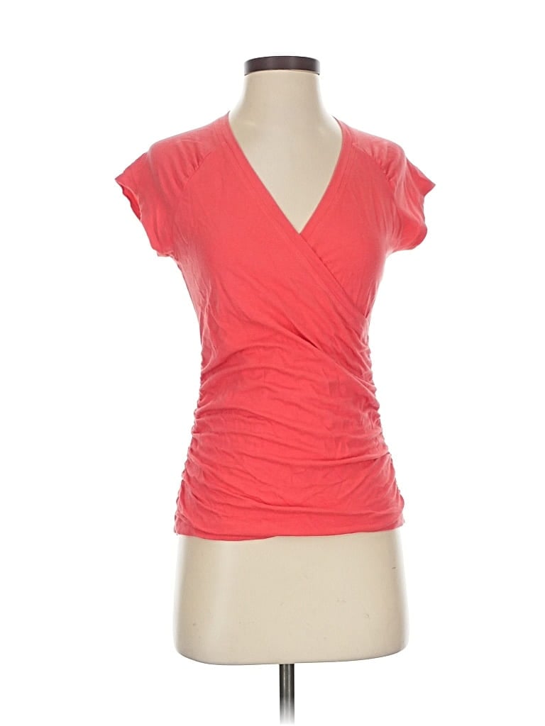 Click to view more detailed imagery on our partner's website Pre-owned Cabi Short Sleeve T-shirt In Red