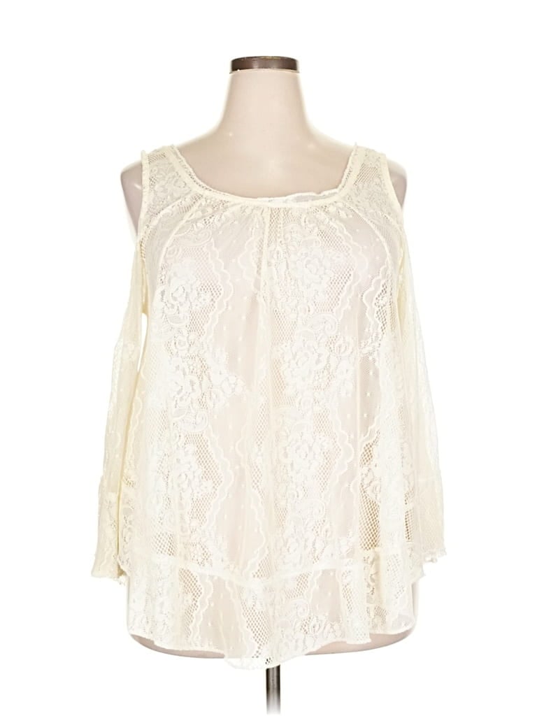 Click to view more detailed imagery on our partner's website Pre-owned Torrid Sleeveless Blouse In White