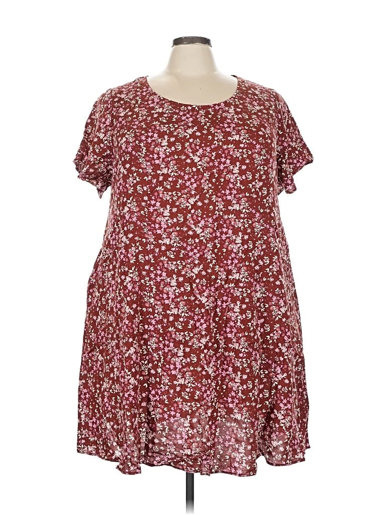 Click to view more detailed imagery on our partner's website Pre-owned Torrid Short Sleeve Blouse In Burgundy