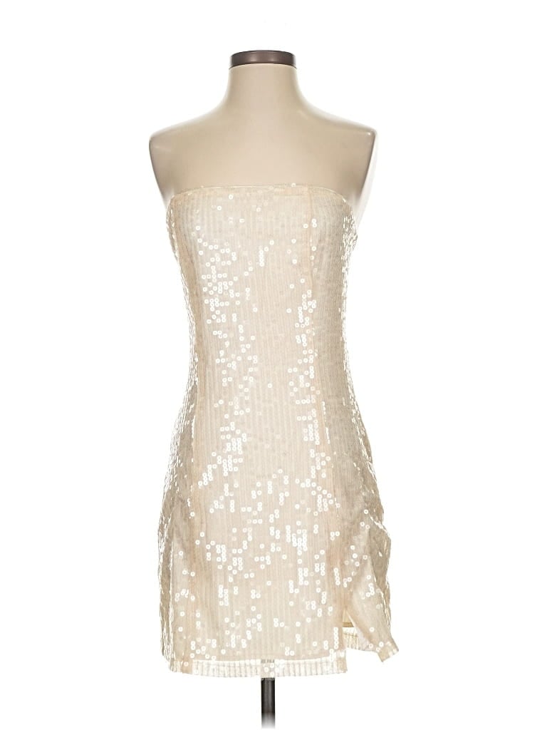 Click to view more detailed imagery on our partner's website Pre-owned Storia Cocktail Dress In White