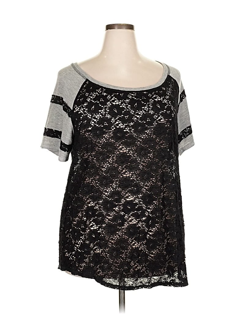 Pre-owned Torrid Short Sleeve T-shirt In Black