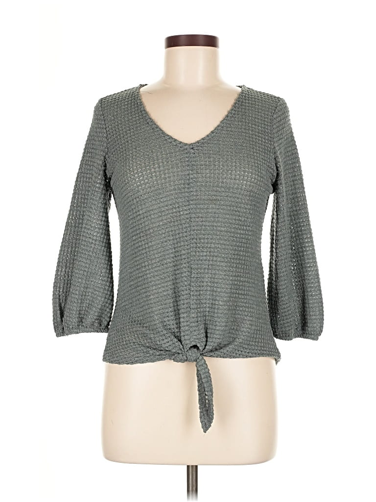 Click to view more detailed imagery on our partner's website Pre-owned W5 3/4 Sleeve Top Gray V Neck Tops