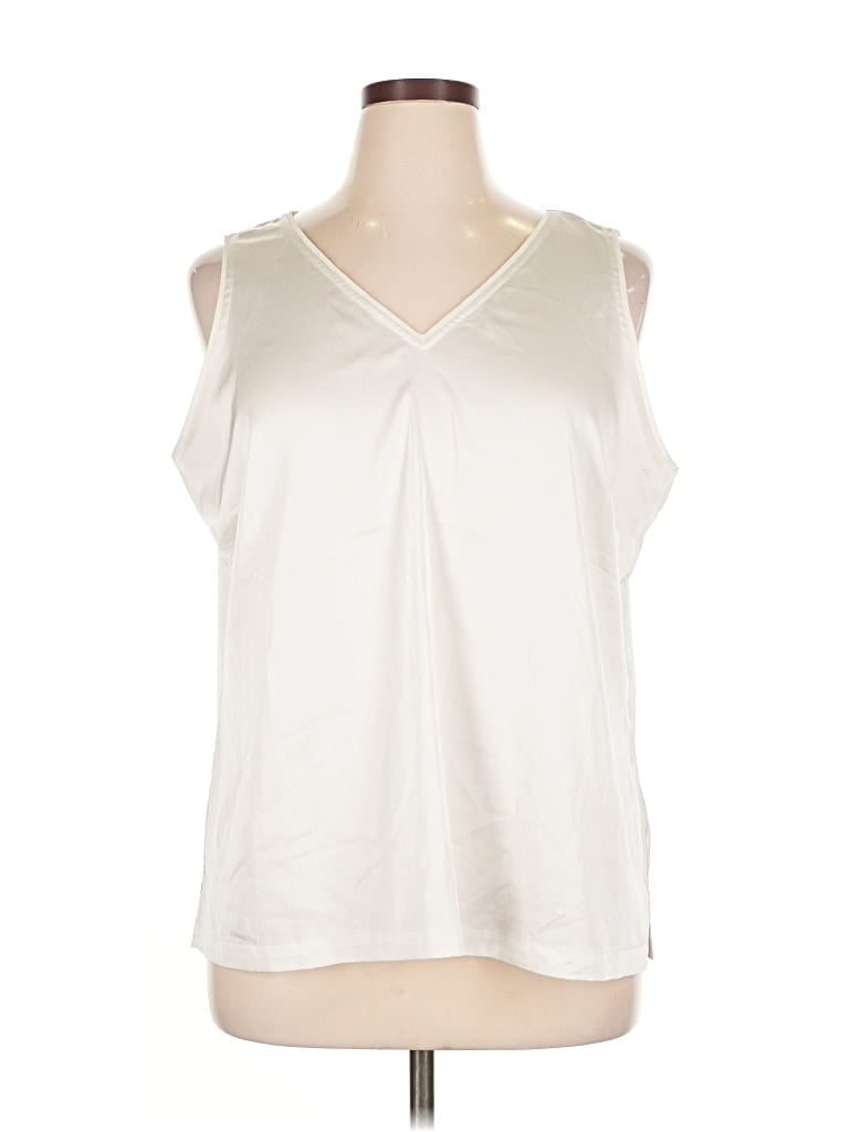 Pre-owned Chico's Sleeveless Blouse In White