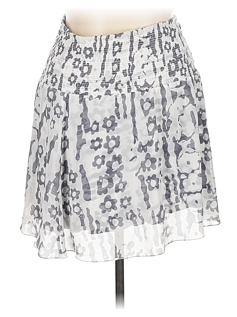 Click to view more detailed imagery on our partner's website Pre-owned Cabi Casual Skirt In Silver