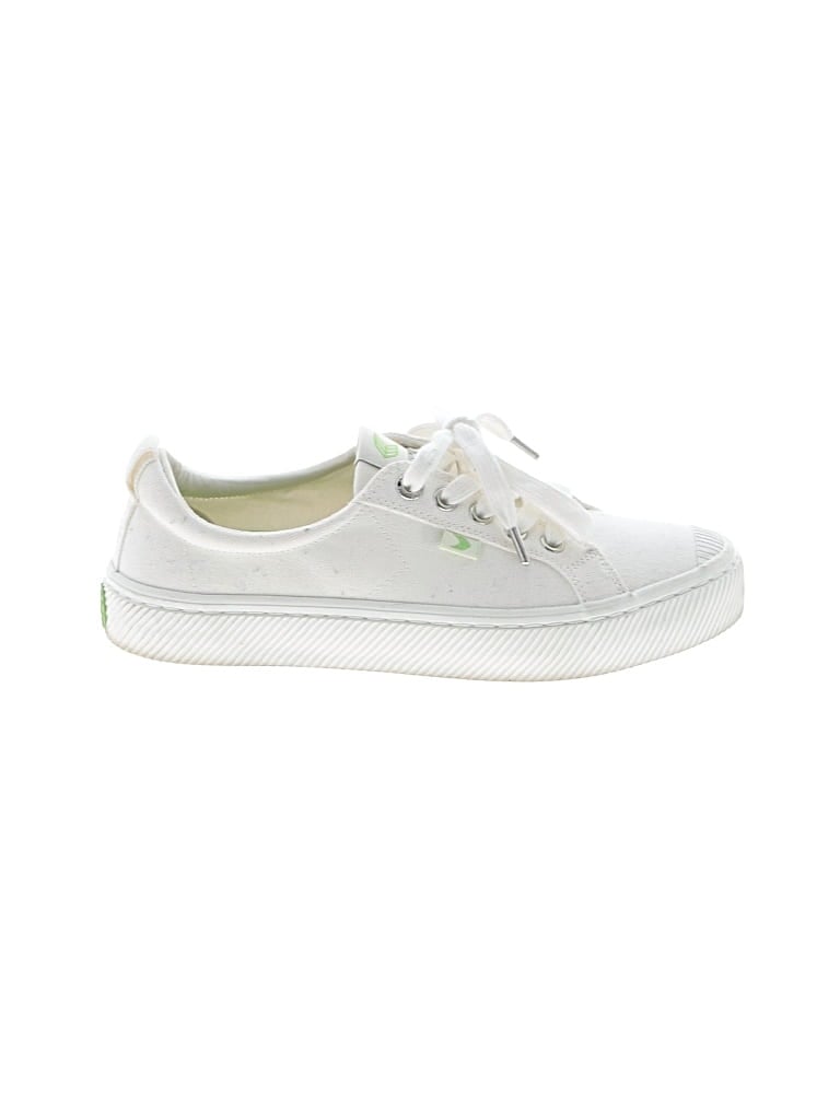 Pre-owned Cariuma Sneakers In White