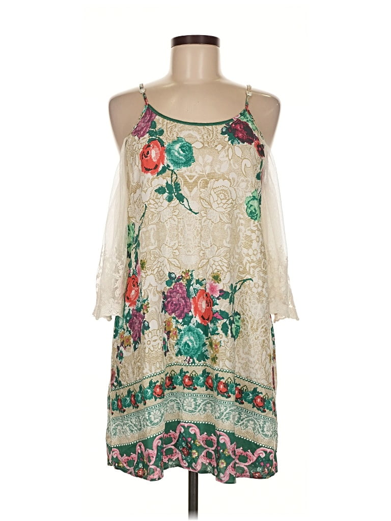 Click to view more detailed imagery on our partner's website Pre-owned Umgee 3/4 Sleeve Top Ivory Cold Shoulder Neckline Tops In White