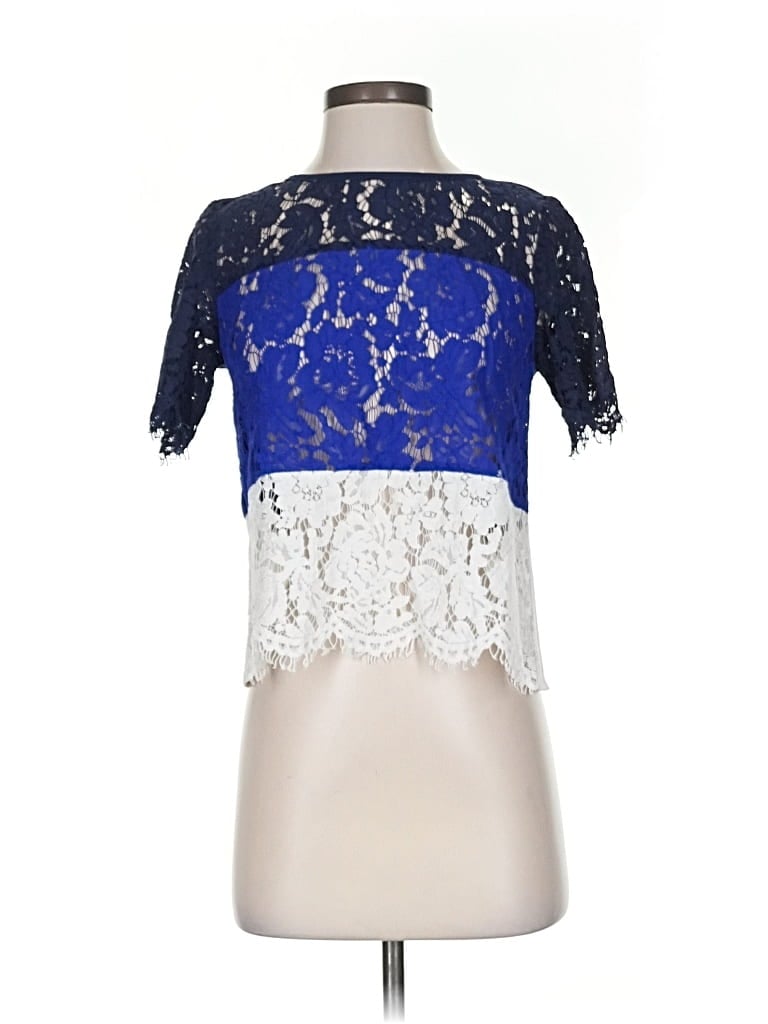 Click to view more detailed imagery on our partner's website Pre-owned Greylin Short Sleeve Top Blue Mock Neckline Tops