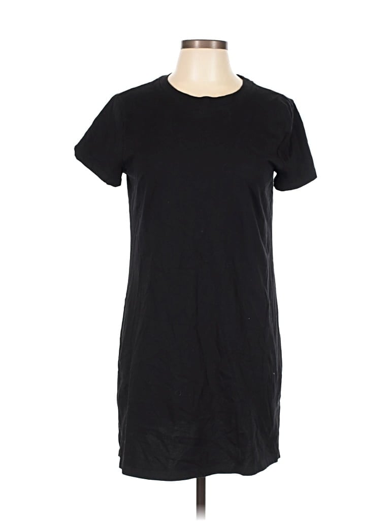 Click to view more detailed imagery on our partner's website Pre-owned Old Navy Casual Dress In Black