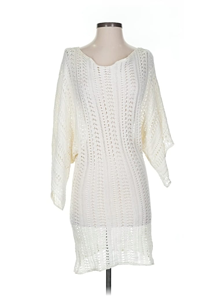 Click to view more detailed imagery on our partner's website Pre-owned Alexis Poncho In White