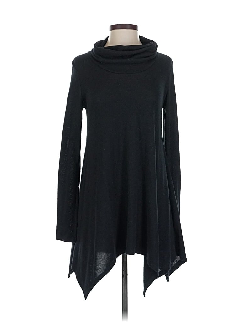 Click to view more detailed imagery on our partner's website Pre-owned Le Lis Turtleneck Sweater In Black