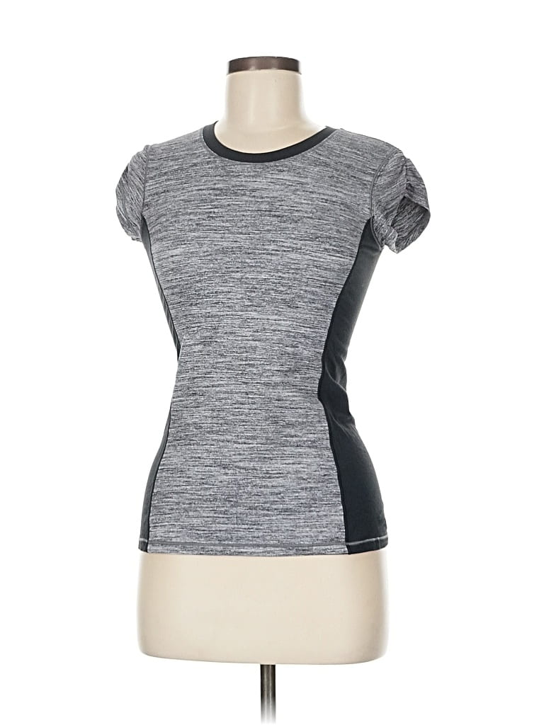 Pre-owned Lululemon Athletica Short Sleeve T-shirt In Gray
