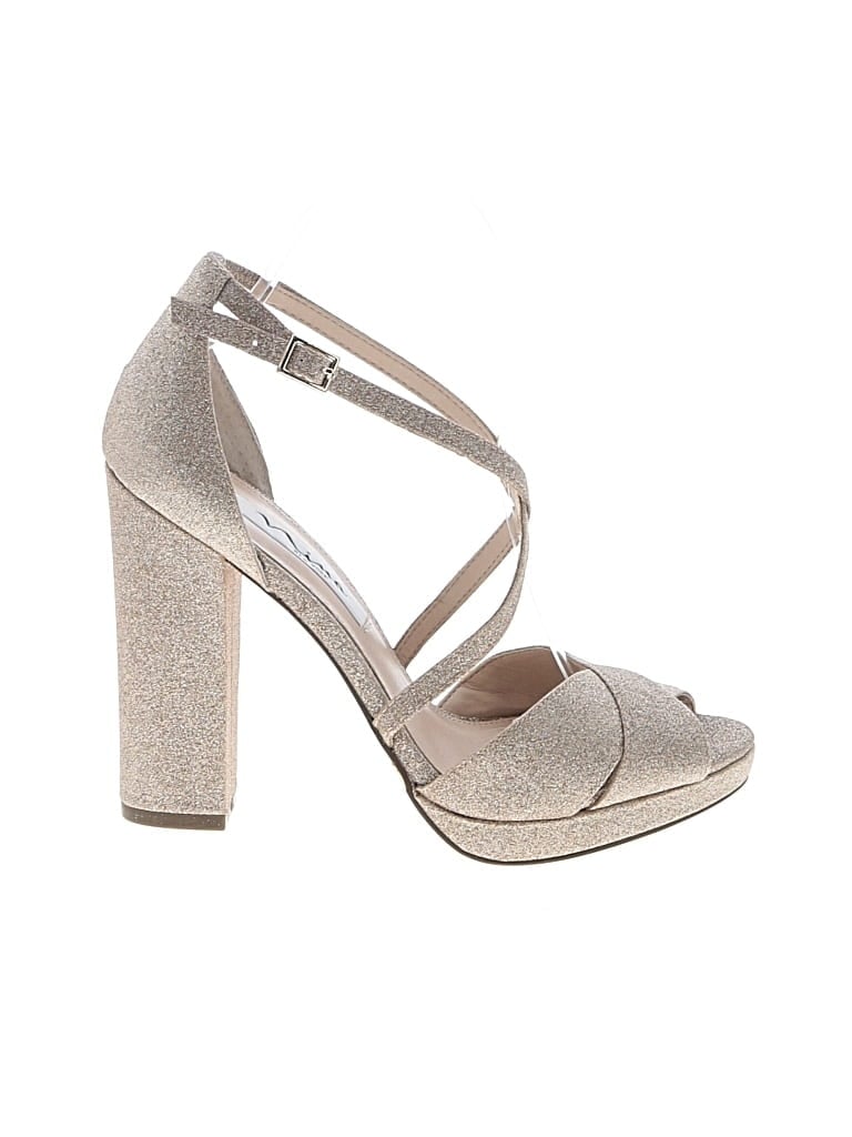 Pre-owned Nina Sandals In Gold