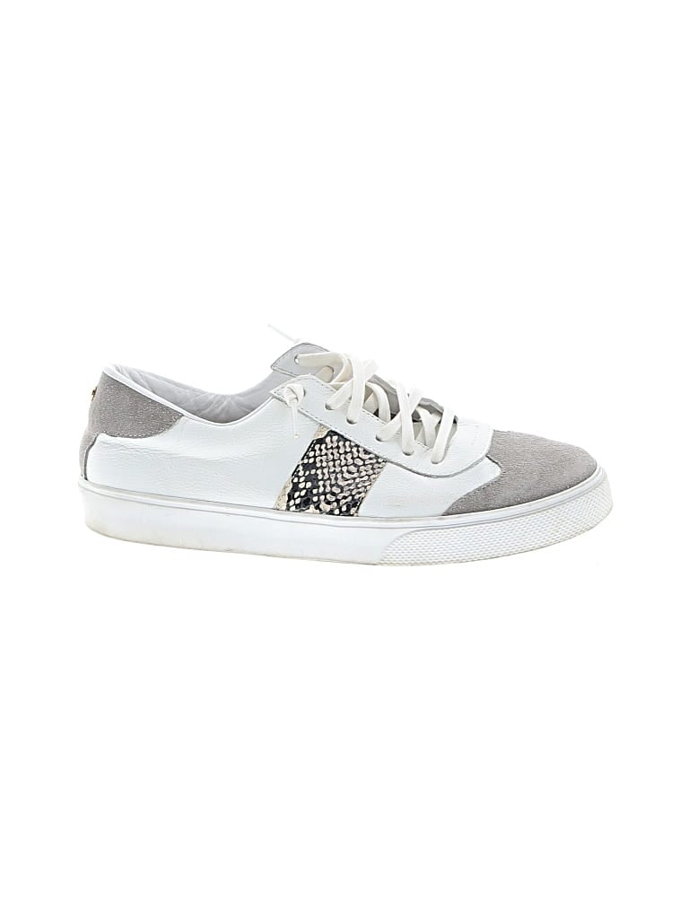 Pre-owned Kaanas Sneakers In White