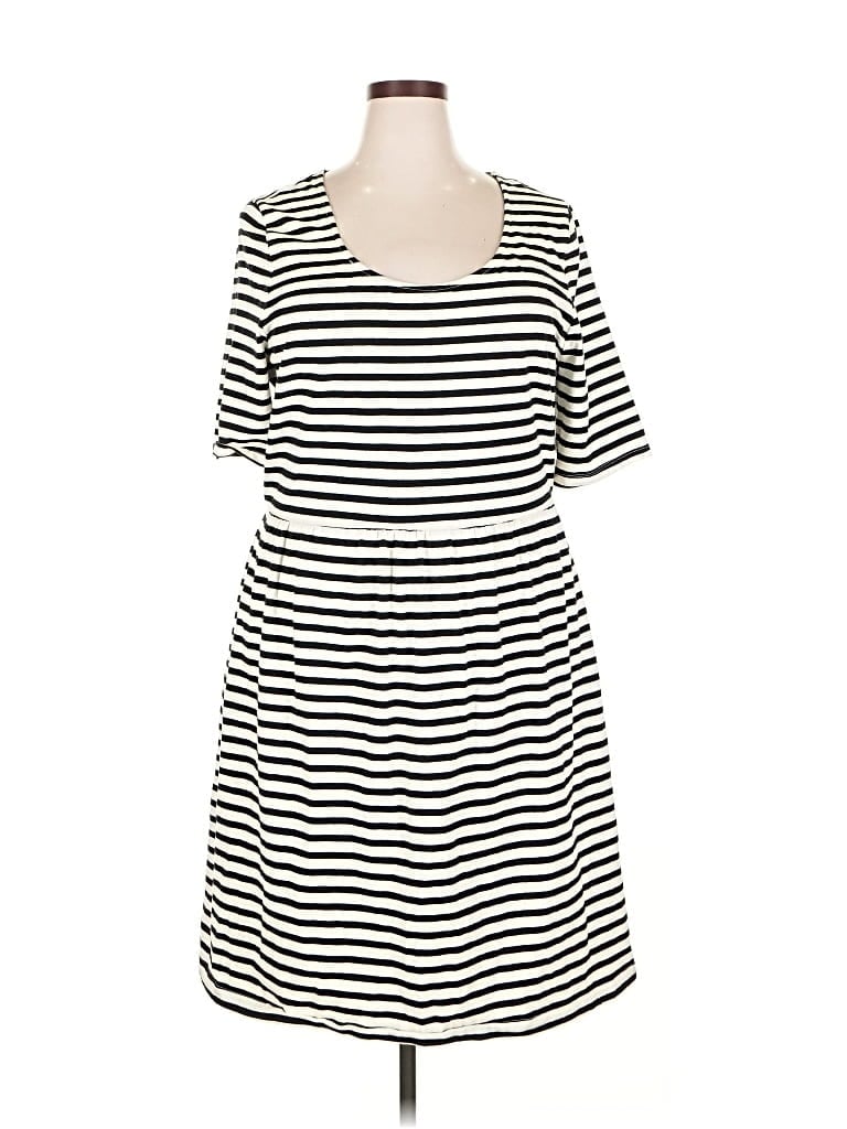 Pre-owned Old Navy Casual Dress In White