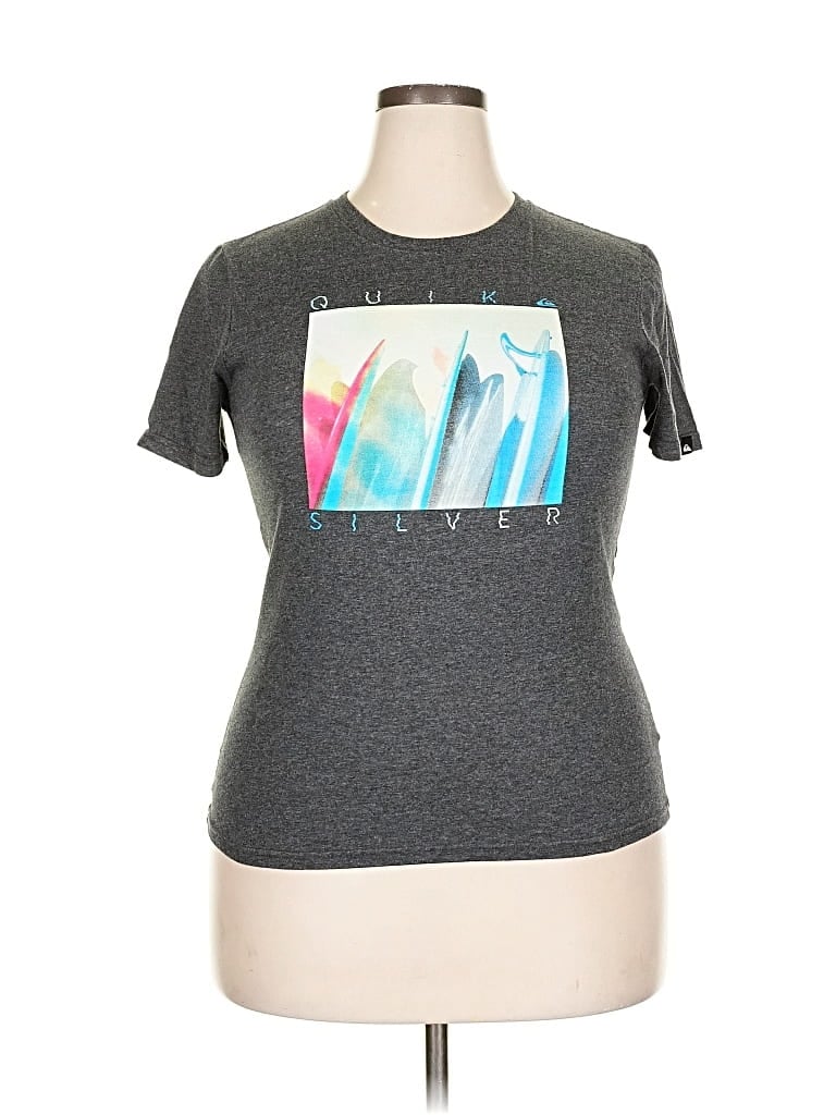 Click to view more detailed imagery on our partner's website Pre-owned Quiksilver Active T-shirt In Gray