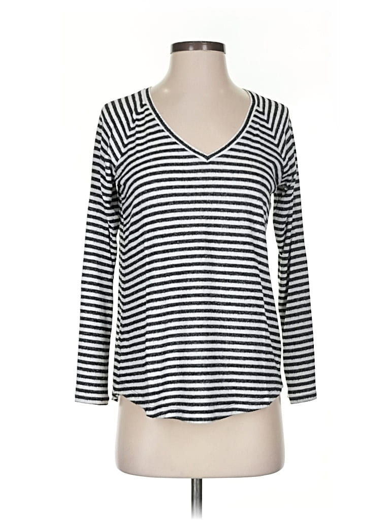 NIC + ZOE Pre-owned 3/4 Sleeve Top Silver V-neck Tops