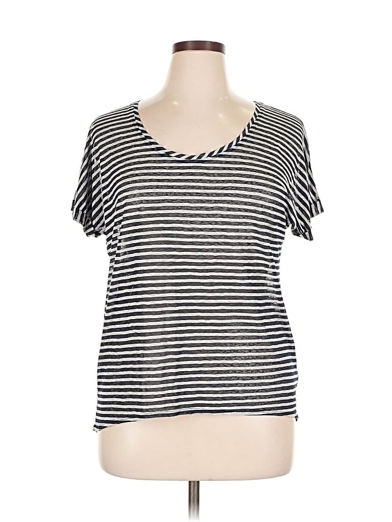 Pre-owned Maurices Short Sleeve Top Gray Scoop Neck Tops