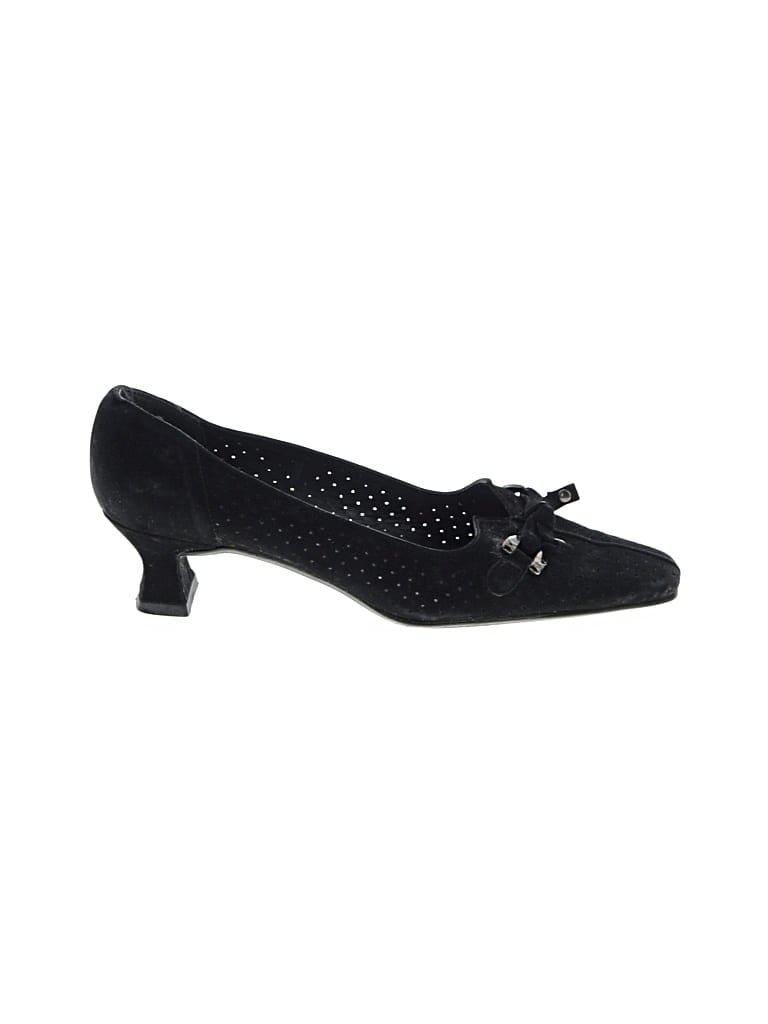 Pre-owned Stuart Weitzman Flats In Black