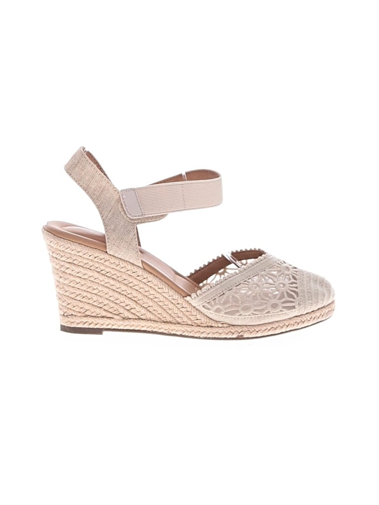 Click to view more detailed imagery on our partner's website Pre-owned Me Too Wedges In White