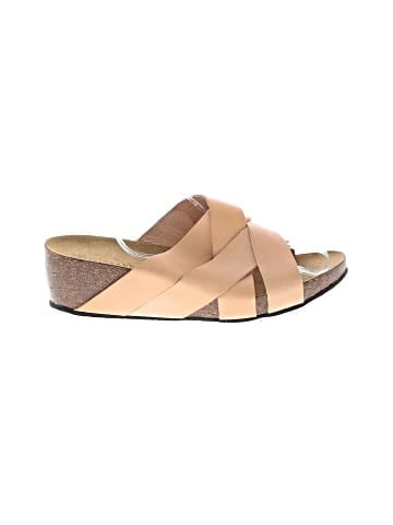 Lola Sabbia for Eric Michael Wedges (view 1)
