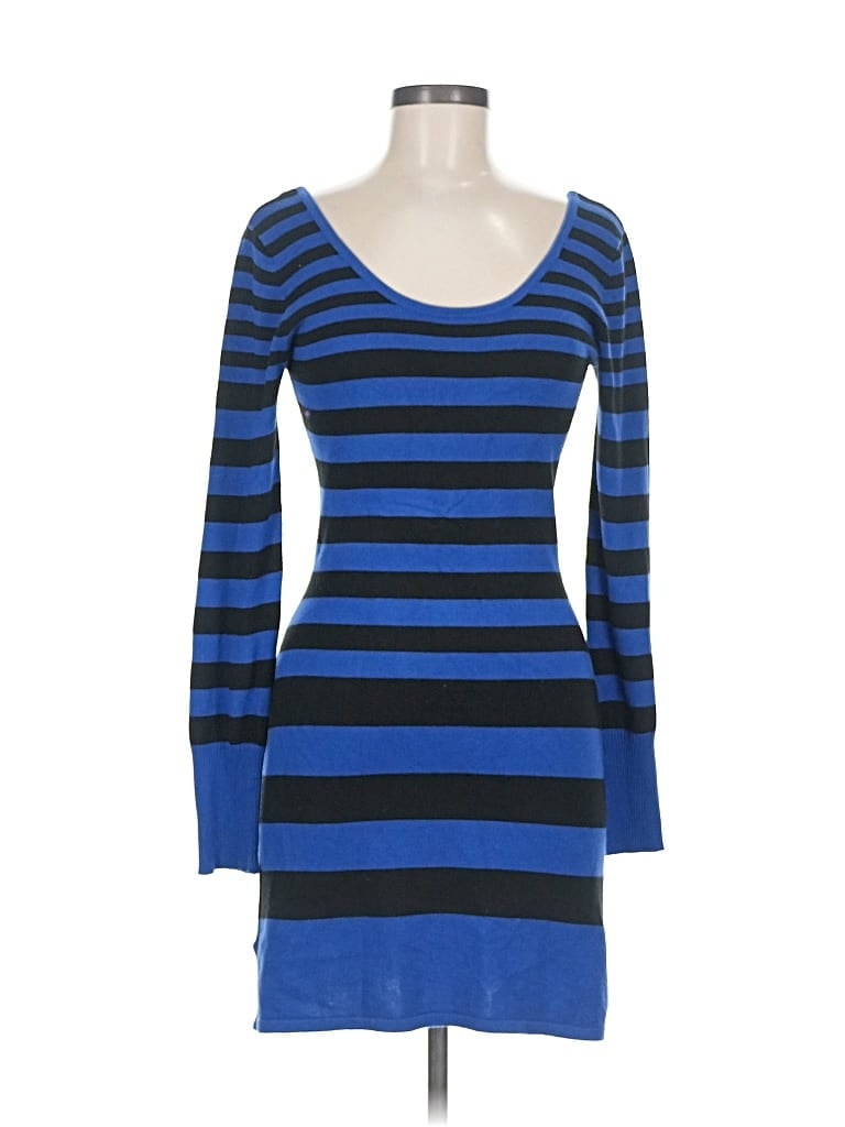 Click to view more detailed imagery on our partner's website Pre-owned Derek Heart Pullover Sweater In Blue