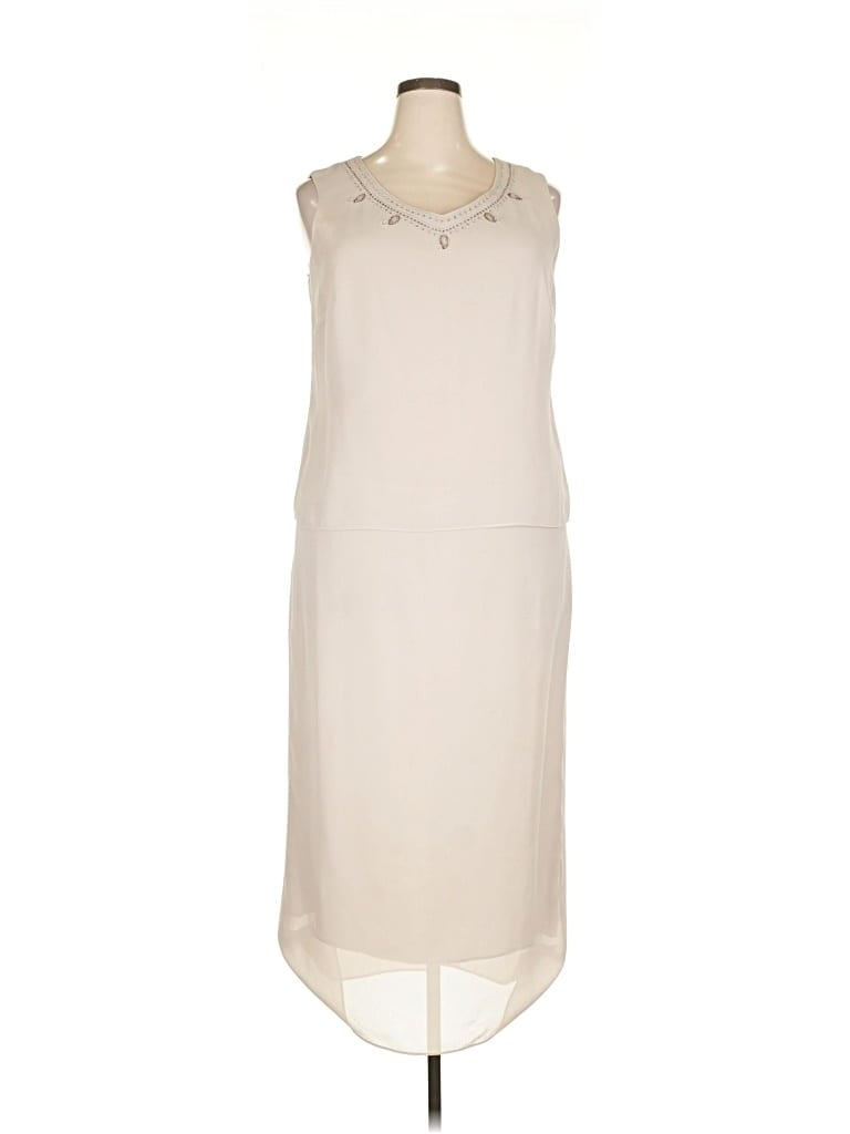 Pre-owned R & M Richards Casual Dress In White