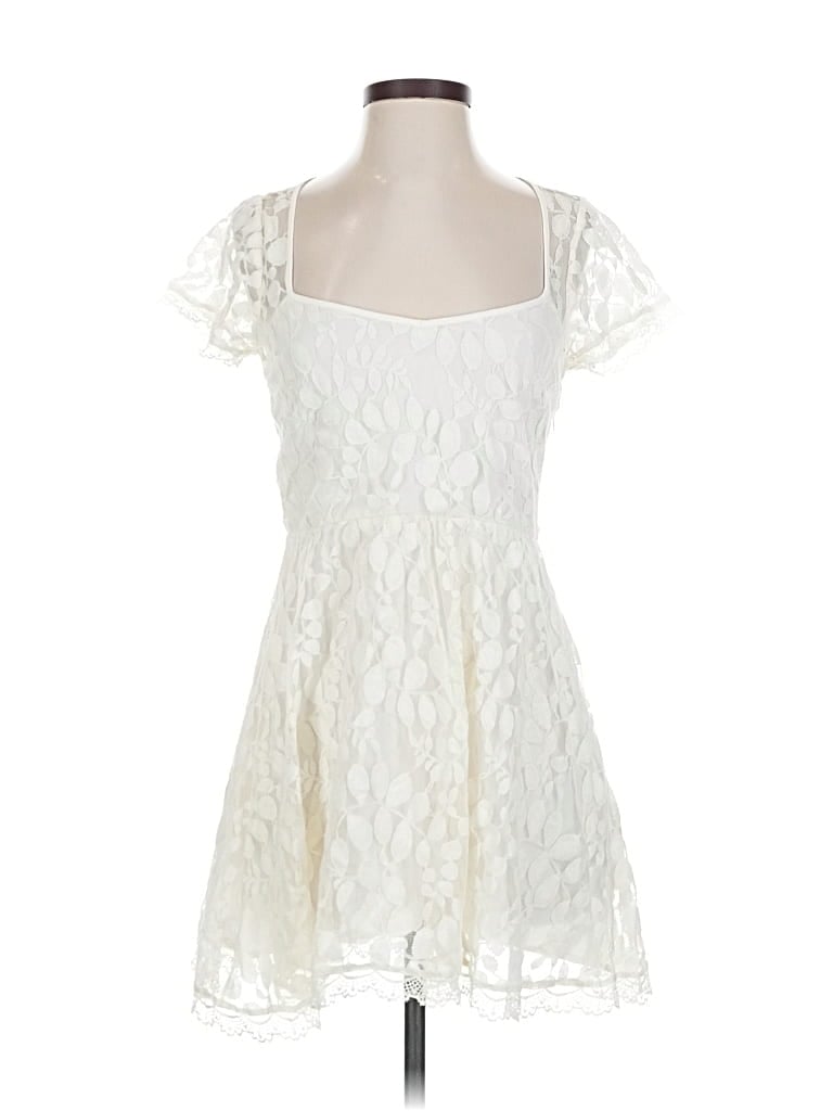 Click to view more detailed imagery on our partner's website Pre-owned Abercrombie & Fitch Cocktail Dress In White