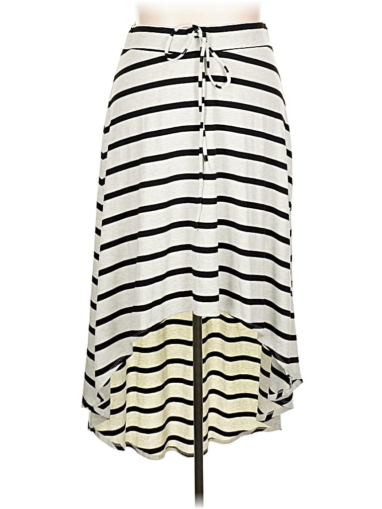 Pre-owned Torrid Casual Skirt In White