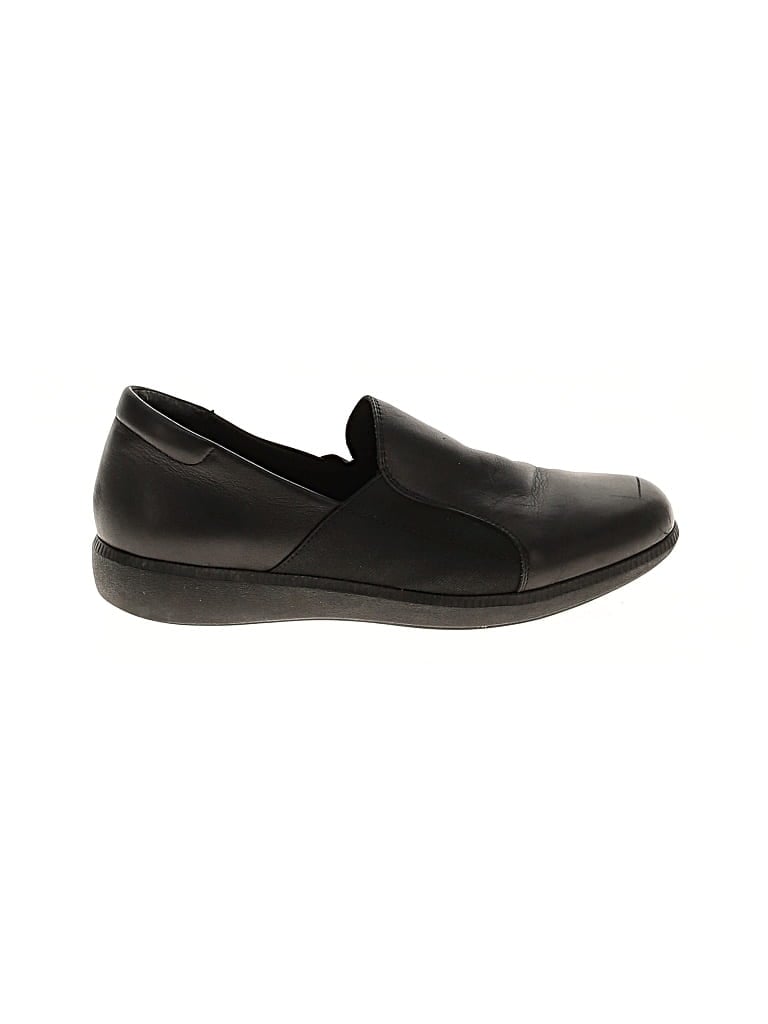 Pre-owned Munro American Flats In Black