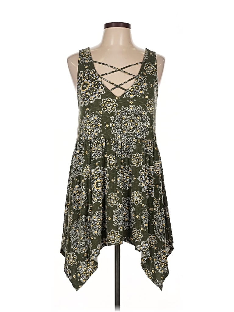 Pre-owned Torrid Sleeveless Top Green Paisley Pattern Plunge Neckline Tops