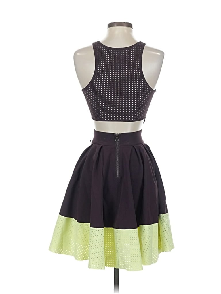 Pre-owned Lululemon Athletica Cocktail Dress In Green