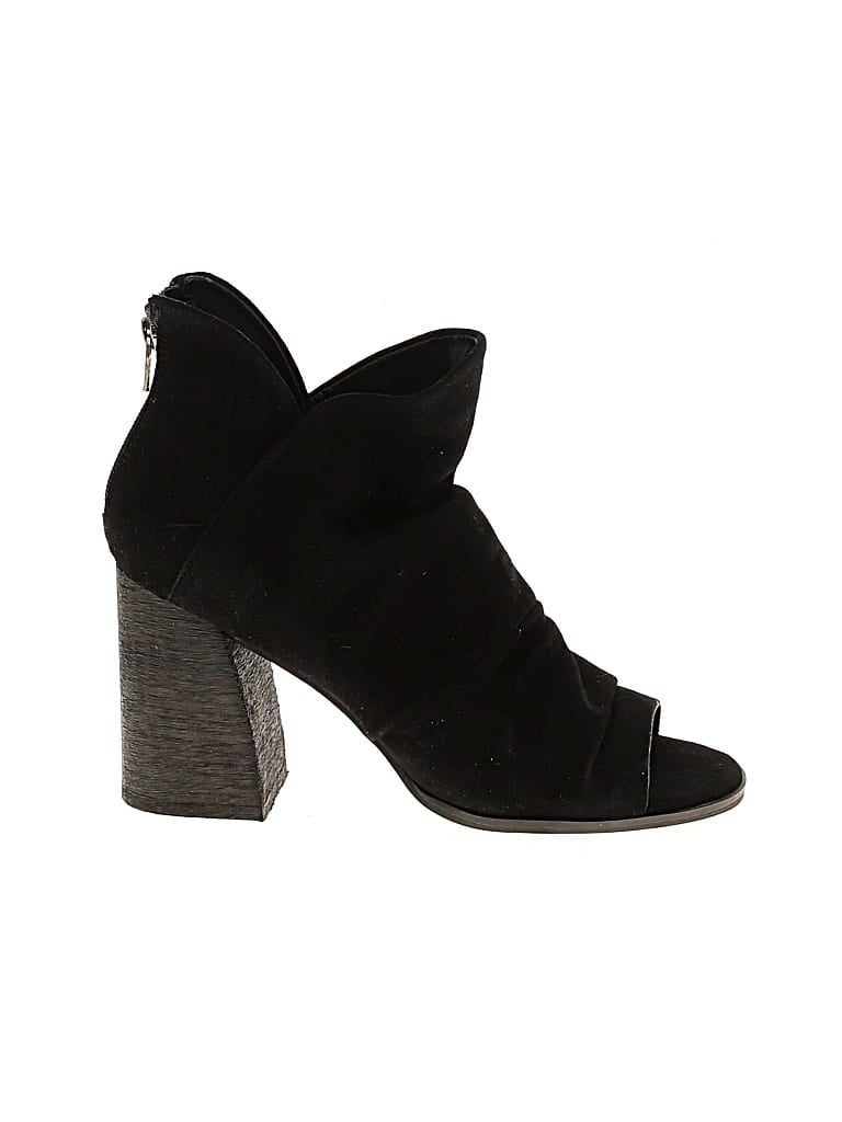 Pre-owned T Tahari Ankle Boots In Black