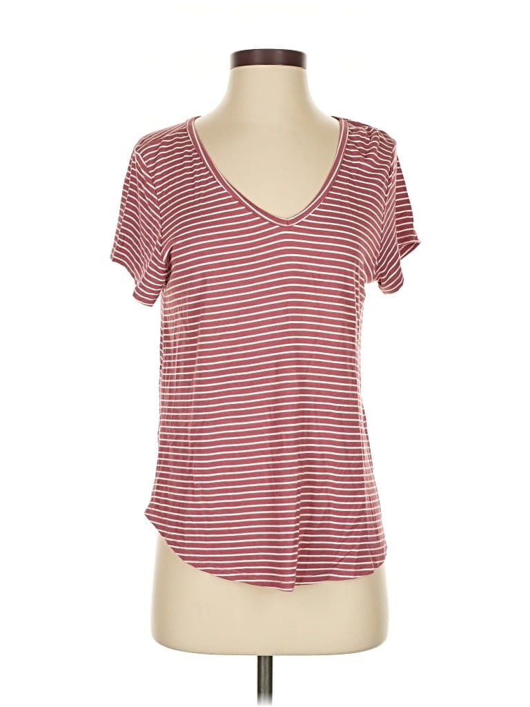 Pre-owned Rue21 Short Sleeve T-shirt In Burgundy