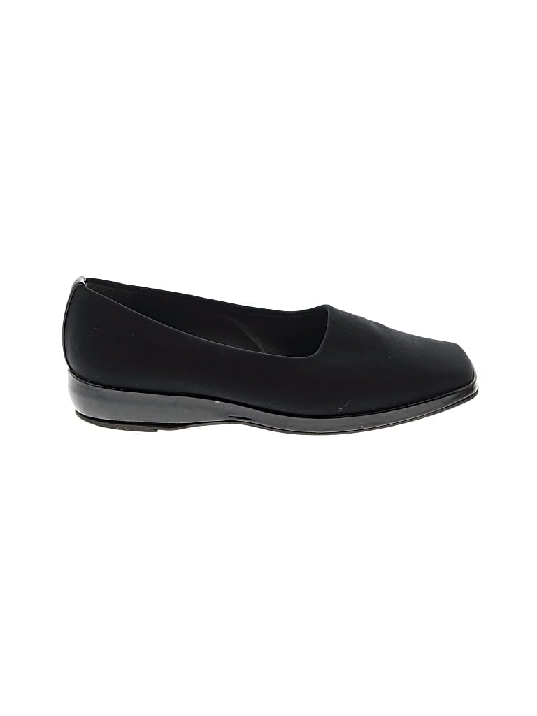 Pre-owned Stuart Weitzman Flats In Black