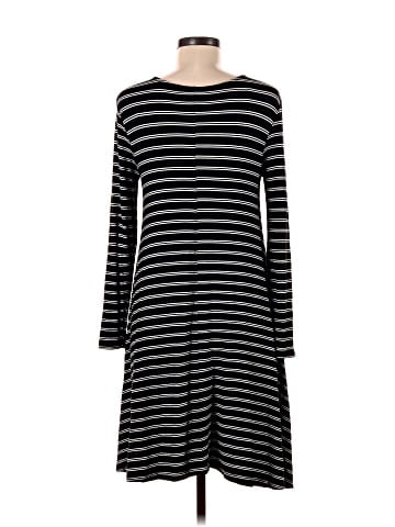 Old Navy Casual Dress (view 2)