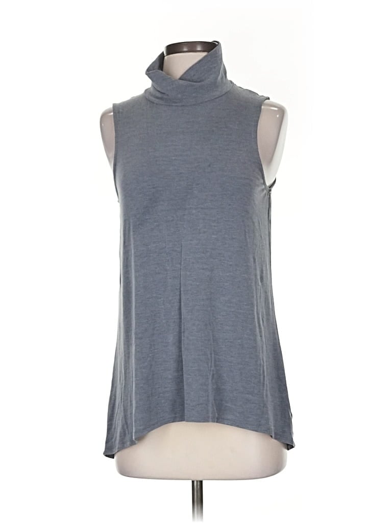 Pre-owned Athleta Sleeveless T-shirt In Gray
