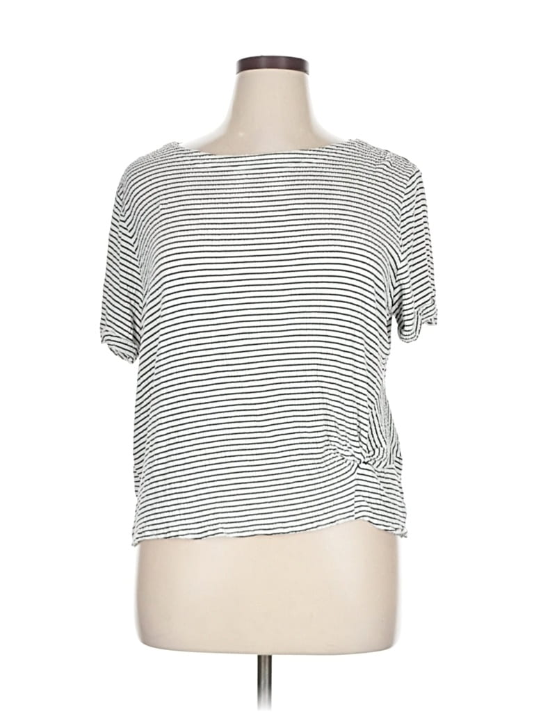 Pre-owned Nic + Zoe Short Sleeve Top Silver Stripes Pattern Tops