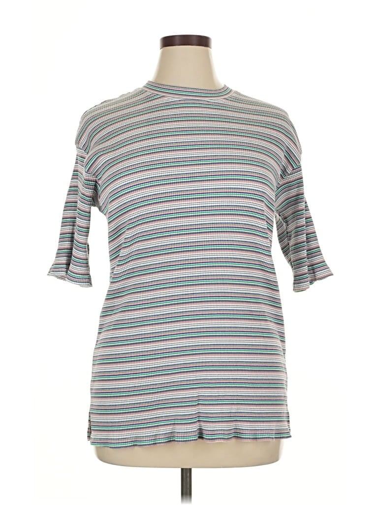 Pre-owned Things Between Short Sleeve Top Gray Mock Neckline Tops