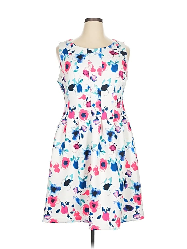 Pre-owned Andrew Marc Casual Dress In White