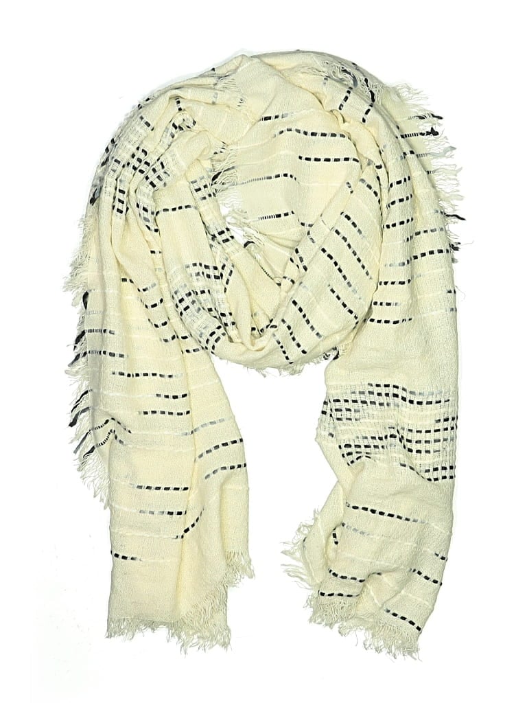 Pre-owned Steve Madden Scarf In White